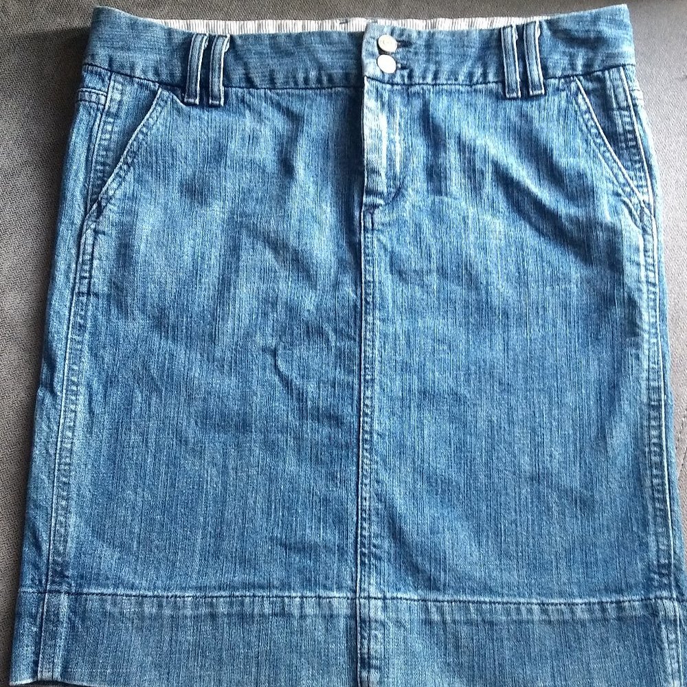 Women's Blue Denim Short Skirt Gap 1969.  Soft Feel. Pristine Condition! Size 8